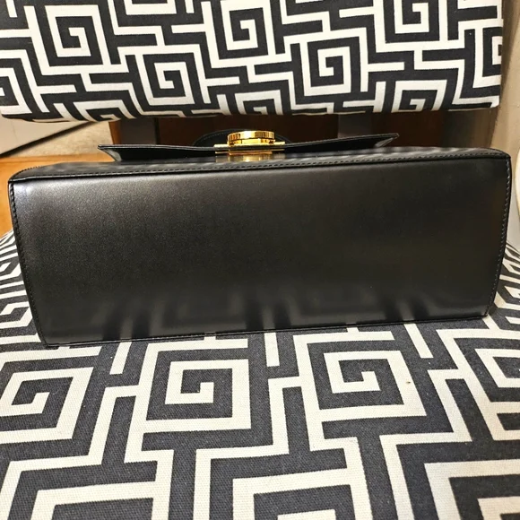 Authentic Salvatore Ferragamo Gancini 2 way bag - Picture 4 of 11